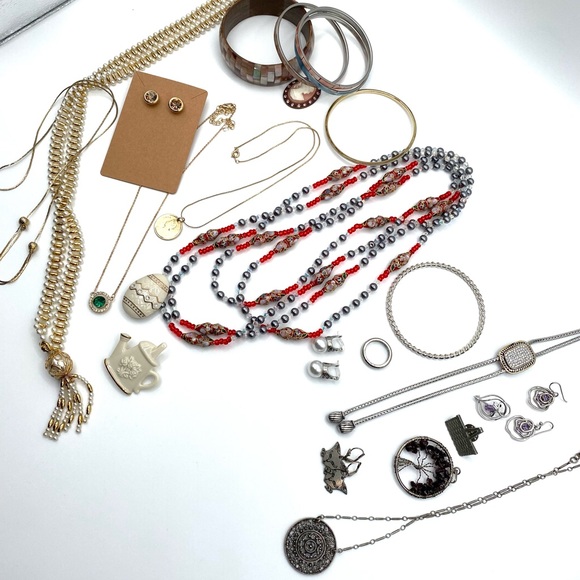 Jewelry Lot of Vintage to Modern Wearable Jewelry - Picture 12 of 13